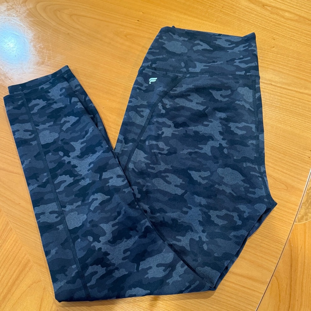 Fabletics Define PowerHold High-waisted 7/8 Camouflage Leggings - size XL